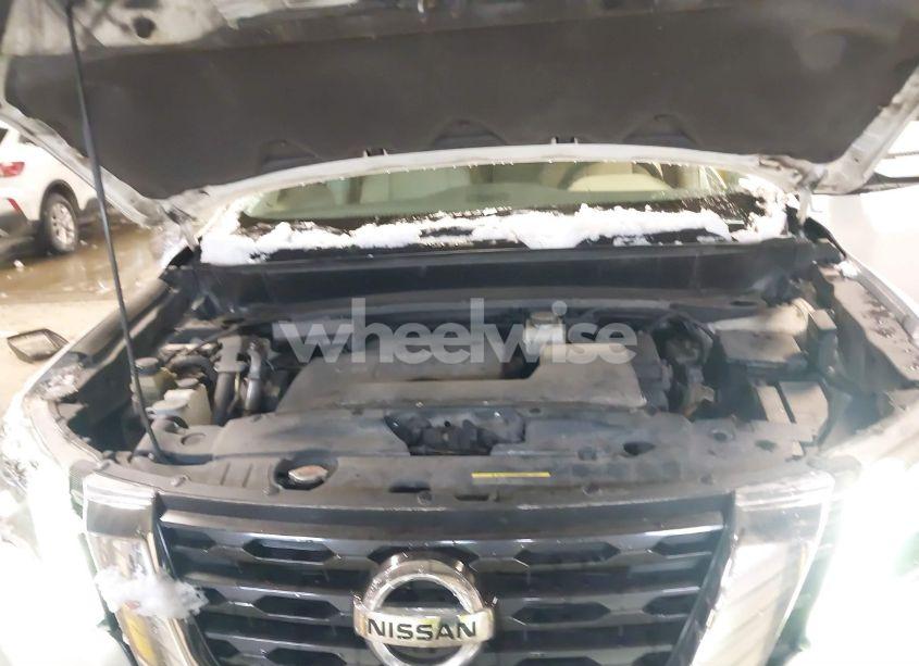 Photo 10 of 2017 Nissan Pathfinder (VIN 5N1DR2MM9HC627639)