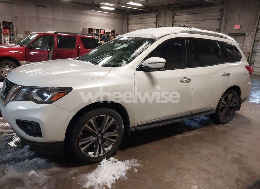 Photo 2 of 2017 Nissan Pathfinder (VIN 5N1DR2MM9HC627639)
