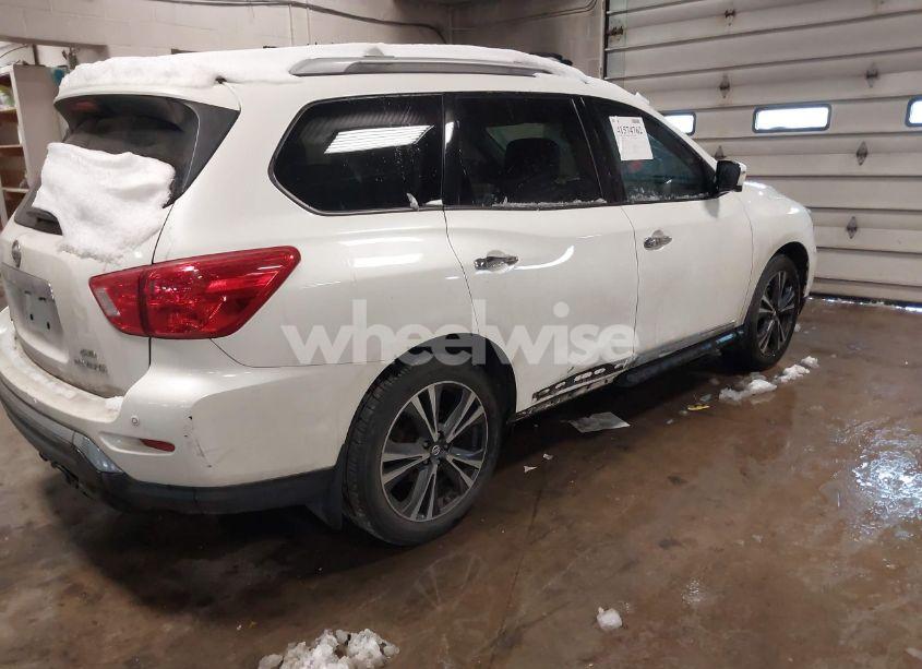 Photo 4 of 2017 Nissan Pathfinder (VIN 5N1DR2MM9HC627639)