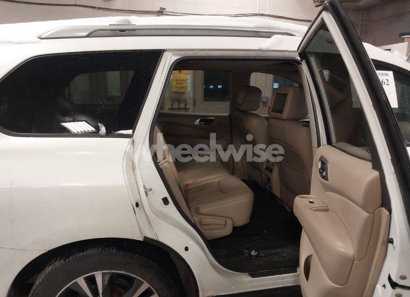 Photo 8 of 2017 Nissan Pathfinder (VIN 5N1DR2MM9HC627639)