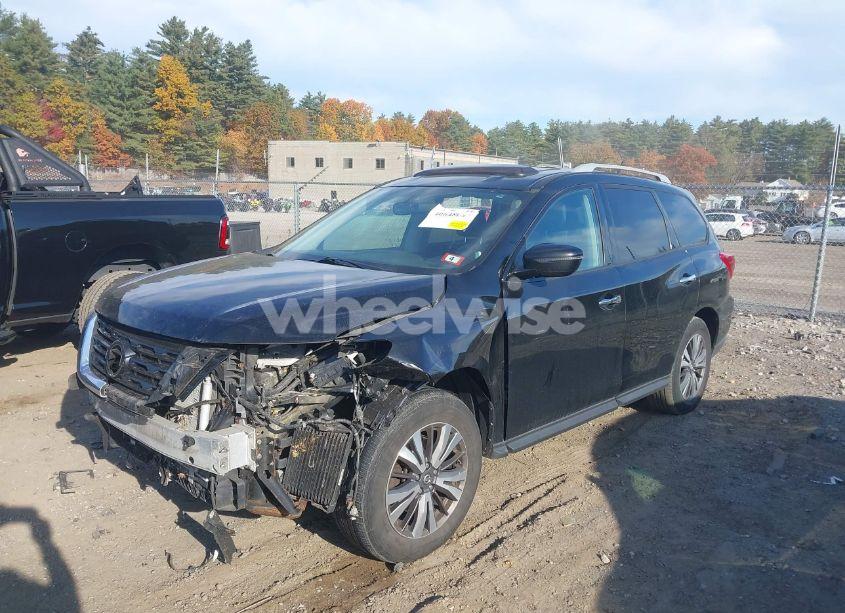 Photo 2 of 2017 Nissan Pathfinder SV (VIN 5N1DR2MM9HC636616)