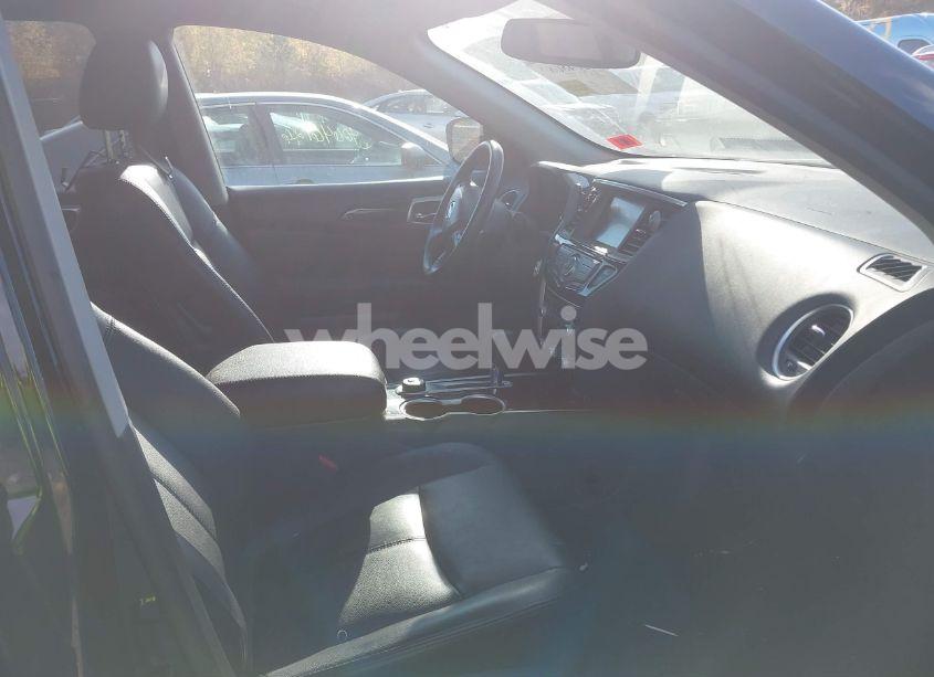 Photo 5 of 2017 Nissan Pathfinder SV (VIN 5N1DR2MM9HC636616)