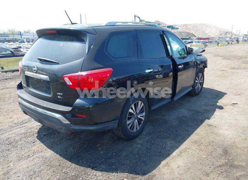 Photo 4 of 2017 Nissan Pathfinder SL (VIN 5N1DR2MM9HC648040)