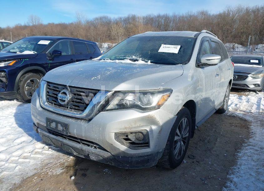 Photo 2 of 2017 Nissan Pathfinder SV (VIN 5N1DR2MM9HC678395)