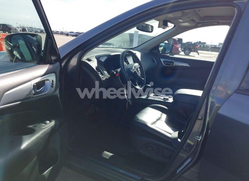Photo 5 of 2017 Nissan Pathfinder SL (VIN 5N1DR2MM9HC907397)