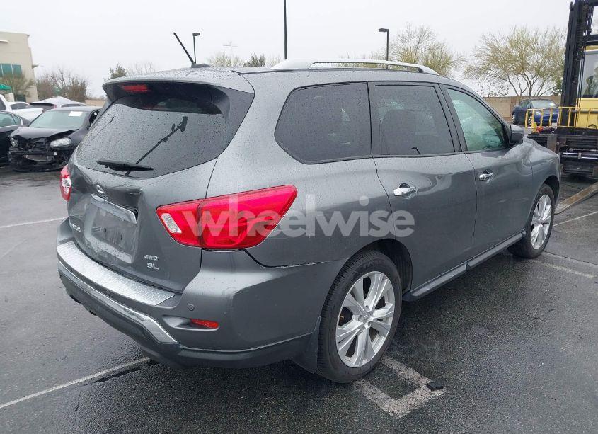 Photo 4 of 2018 Nissan Pathfinder SL (VIN 5N1DR2MM9JC613309)