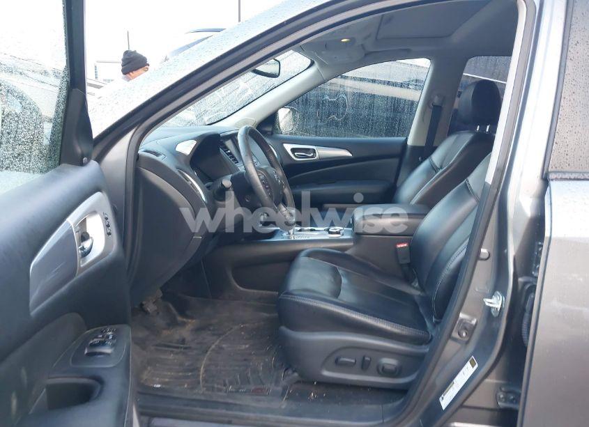 Photo 5 of 2018 Nissan Pathfinder SL (VIN 5N1DR2MM9JC613309)