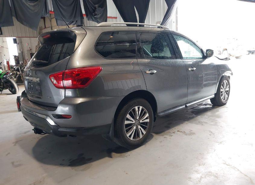 Photo 4 of 2018 Nissan Pathfinder S (VIN 5N1DR2MM9JC673137)