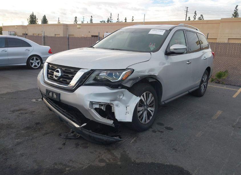 Photo 2 of 2019 Nissan Pathfinder SV (VIN 5N1DR2MM9KC589062)