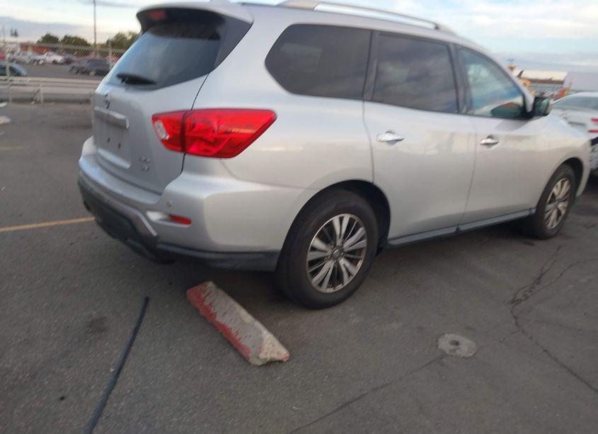 Photo 4 of 2019 Nissan Pathfinder SV (VIN 5N1DR2MM9KC589062)