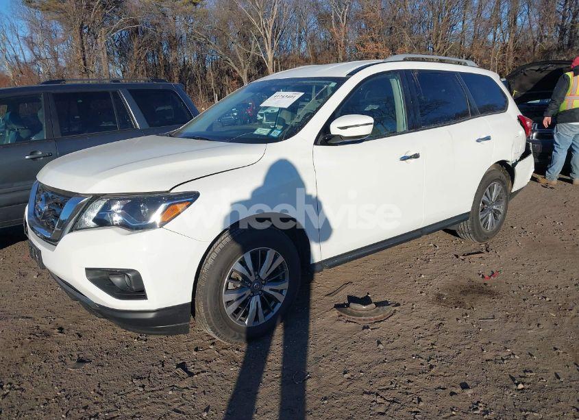 Photo 2 of 2019 Nissan Pathfinder SV (VIN 5N1DR2MM9KC637935)