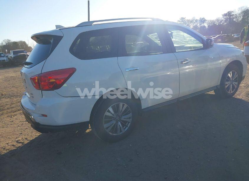 Photo 4 of 2019 Nissan Pathfinder SV (VIN 5N1DR2MM9KC637935)