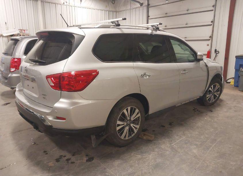 Photo 4 of 2017 Nissan Pathfinder SL (VIN 5N1DR2MMXHC619534)
