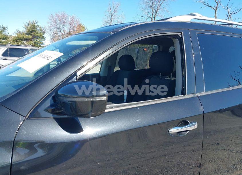 Photo 6 of 2017 Nissan Pathfinder S (VIN 5N1DR2MMXHC663968)