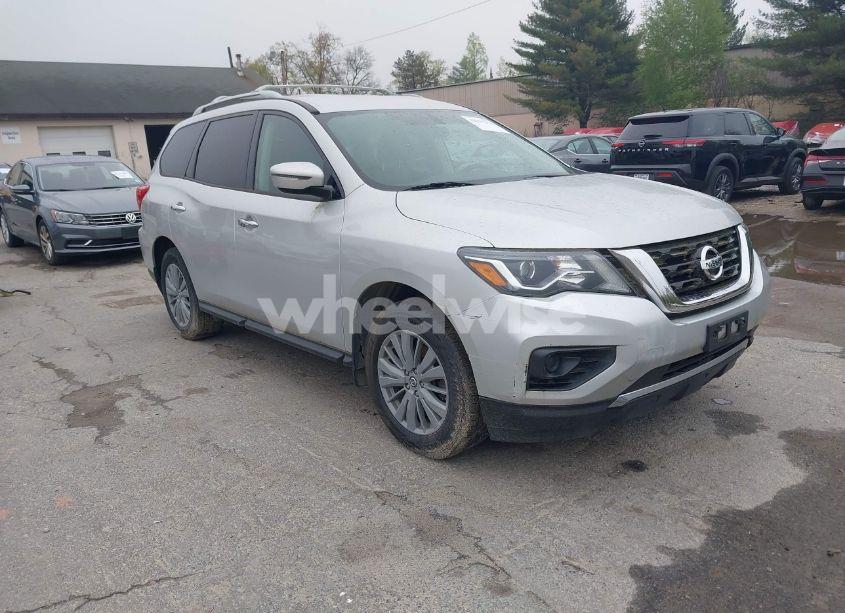 2017 Nissan Pathfinder S (VIN 5N1DR2MMXHC677711) main photo