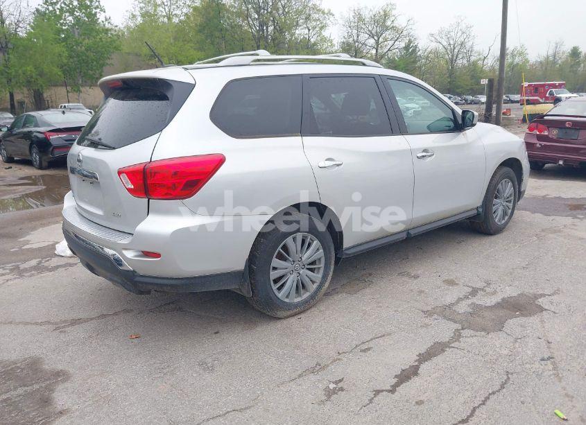 Photo 4 of 2017 Nissan Pathfinder S (VIN 5N1DR2MMXHC677711)