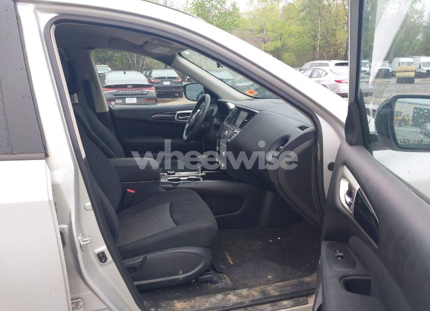 Photo 5 of 2017 Nissan Pathfinder S (VIN 5N1DR2MMXHC677711)