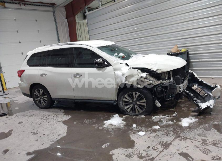 Photo 12 of 2018 Nissan Pathfinder SV (VIN 5N1DR2MMXJC604943)