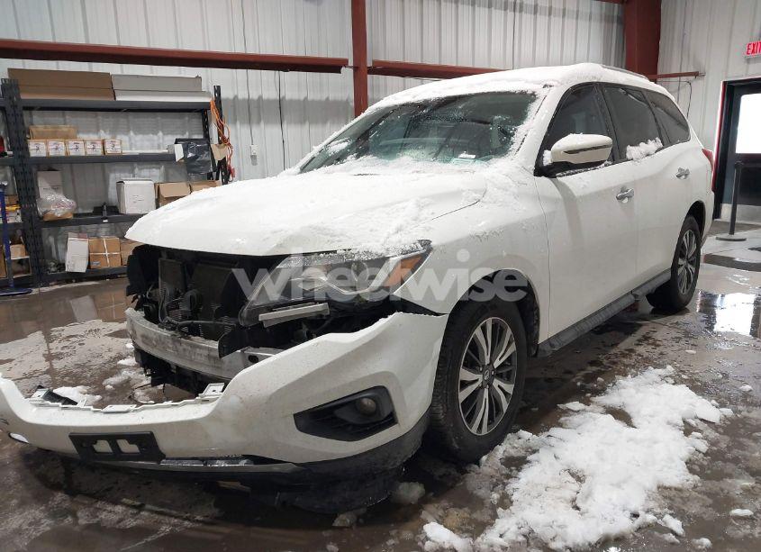 Photo 2 of 2018 Nissan Pathfinder SV (VIN 5N1DR2MMXJC604943)