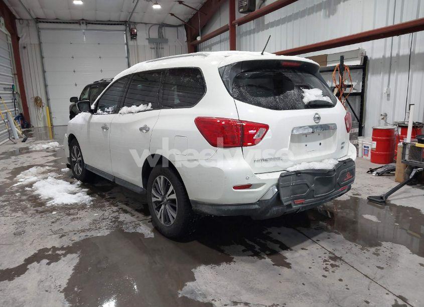 Photo 3 of 2018 Nissan Pathfinder SV (VIN 5N1DR2MMXJC604943)