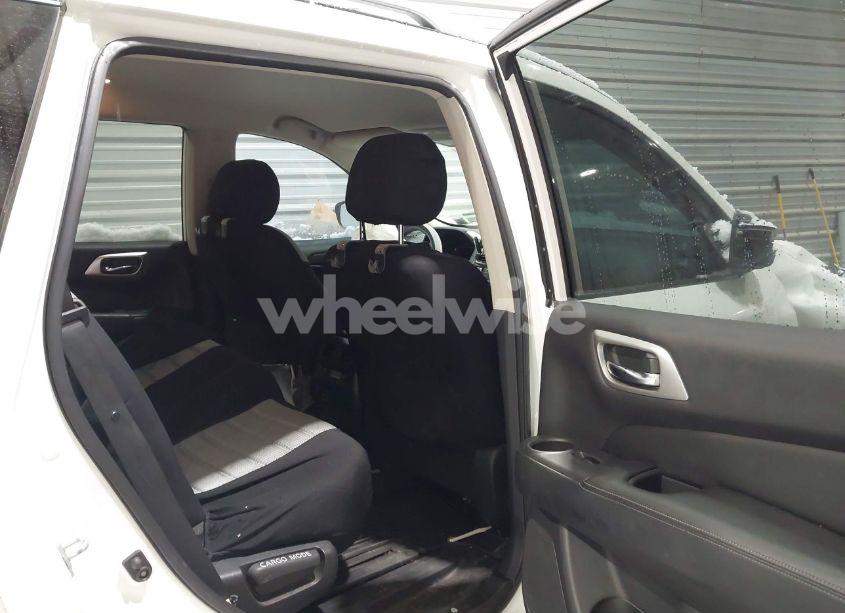 Photo 8 of 2018 Nissan Pathfinder SV (VIN 5N1DR2MMXJC604943)