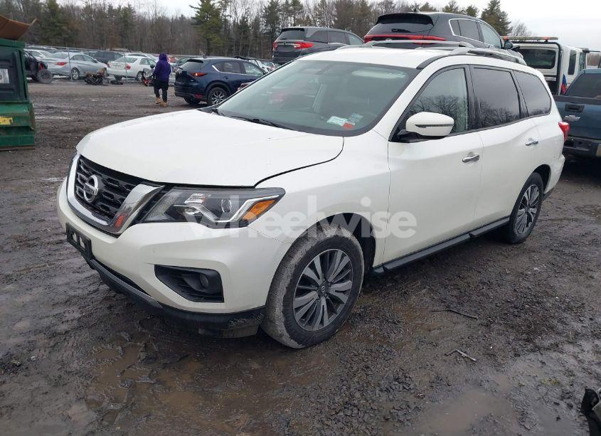 Photo 2 of 2018 Nissan Pathfinder SV (VIN 5N1DR2MMXJC607535)