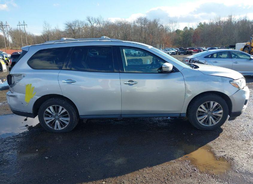 Photo 13 of 2018 Nissan Pathfinder SV (VIN 5N1DR2MMXJC634993)