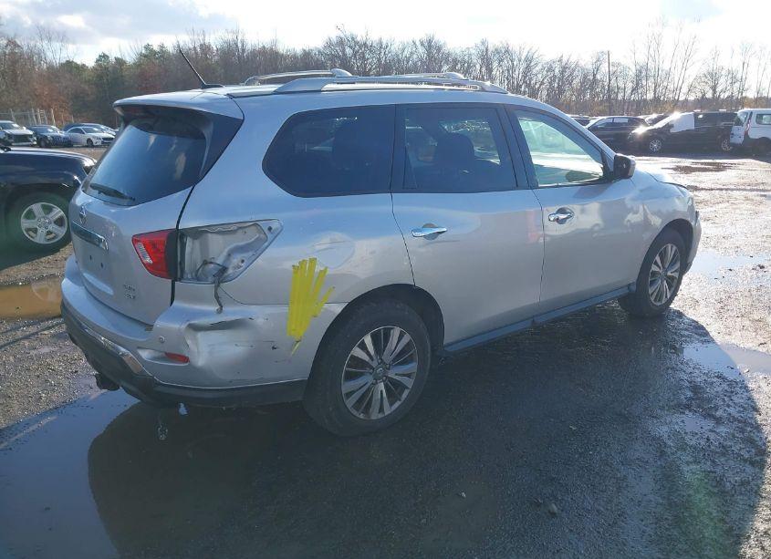 Photo 4 of 2018 Nissan Pathfinder SV (VIN 5N1DR2MMXJC634993)