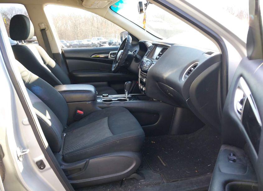 Photo 5 of 2018 Nissan Pathfinder SV (VIN 5N1DR2MMXJC634993)