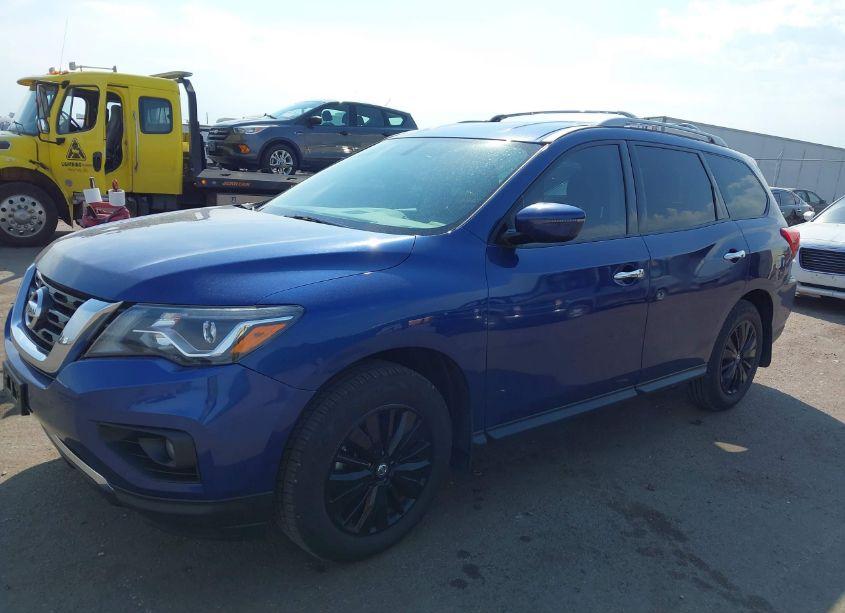 Photo 2 of 2018 Nissan Pathfinder SV (VIN 5N1DR2MMXJC639241)