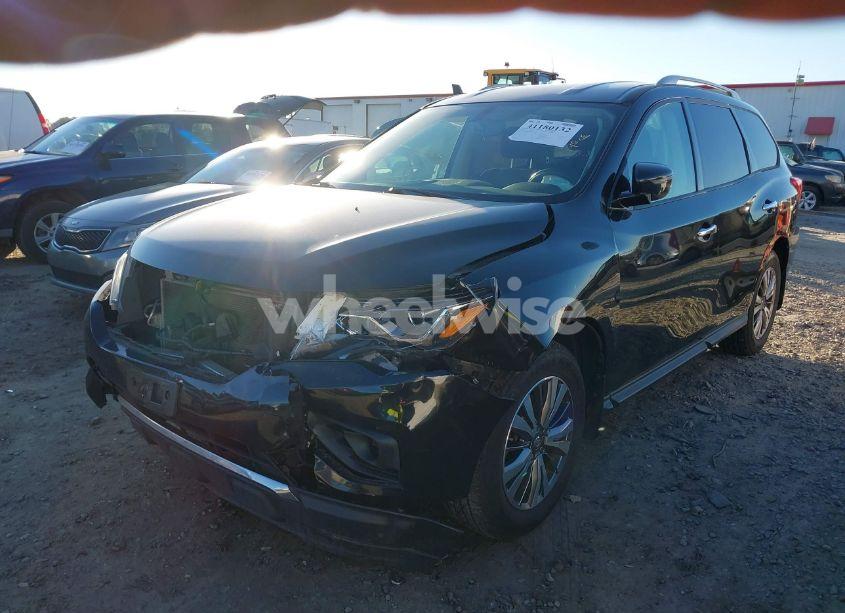 Photo 2 of 2018 Nissan Pathfinder SV (VIN 5N1DR2MMXJC643872)