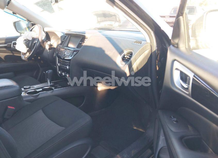 Photo 5 of 2018 Nissan Pathfinder SV (VIN 5N1DR2MMXJC643872)
