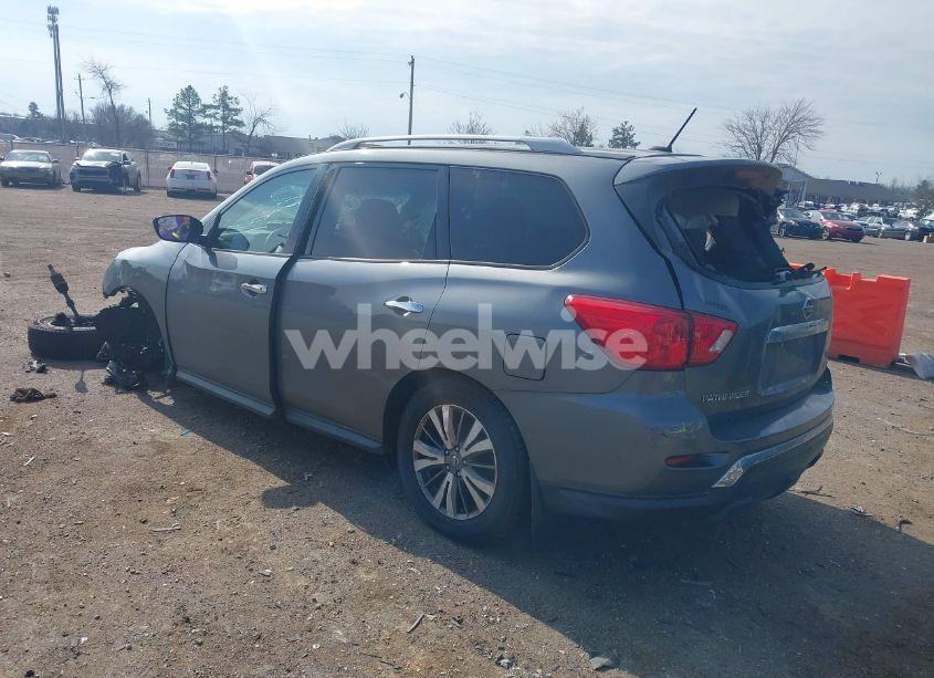 Photo 3 of 2018 Nissan Pathfinder S (VIN 5N1DR2MMXJC656654)