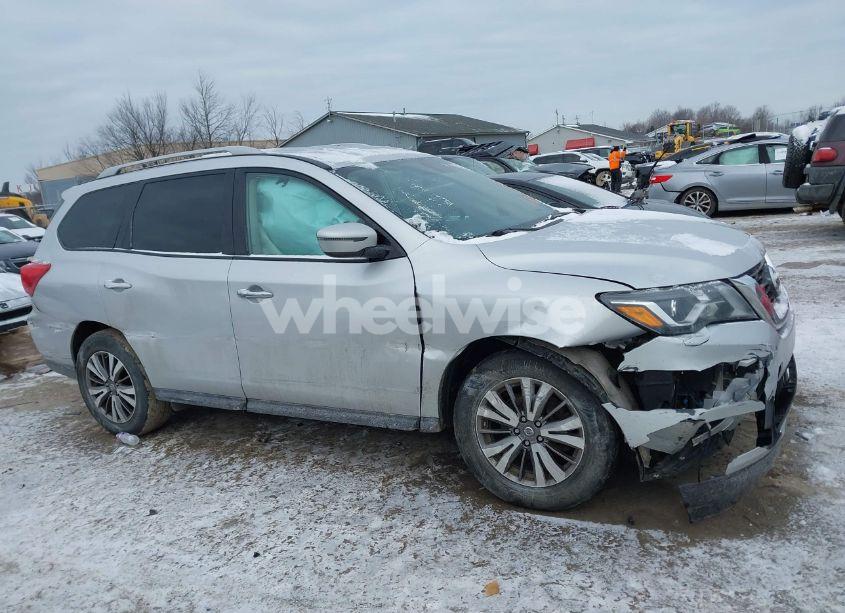 Photo 13 of 2018 Nissan Pathfinder SV (VIN 5N1DR2MMXJC661093)