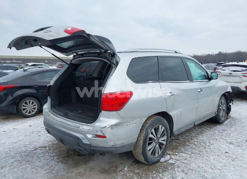 Photo 4 of 2018 Nissan Pathfinder SV (VIN 5N1DR2MMXJC661093)