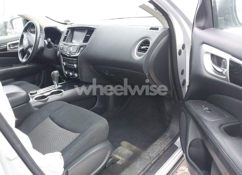 Photo 5 of 2018 Nissan Pathfinder SV (VIN 5N1DR2MMXJC661093)