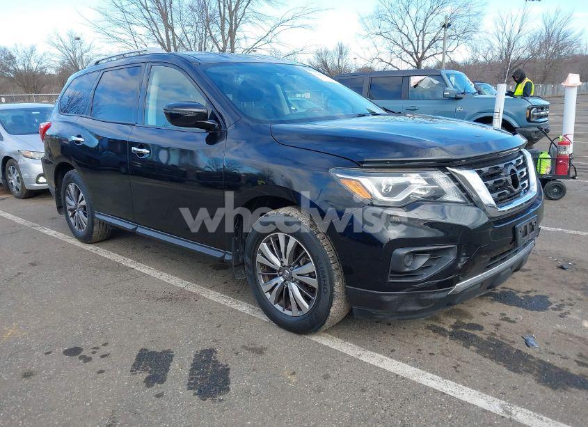 2018 Nissan Pathfinder S (VIN 5N1DR2MMXJC662860) main photo