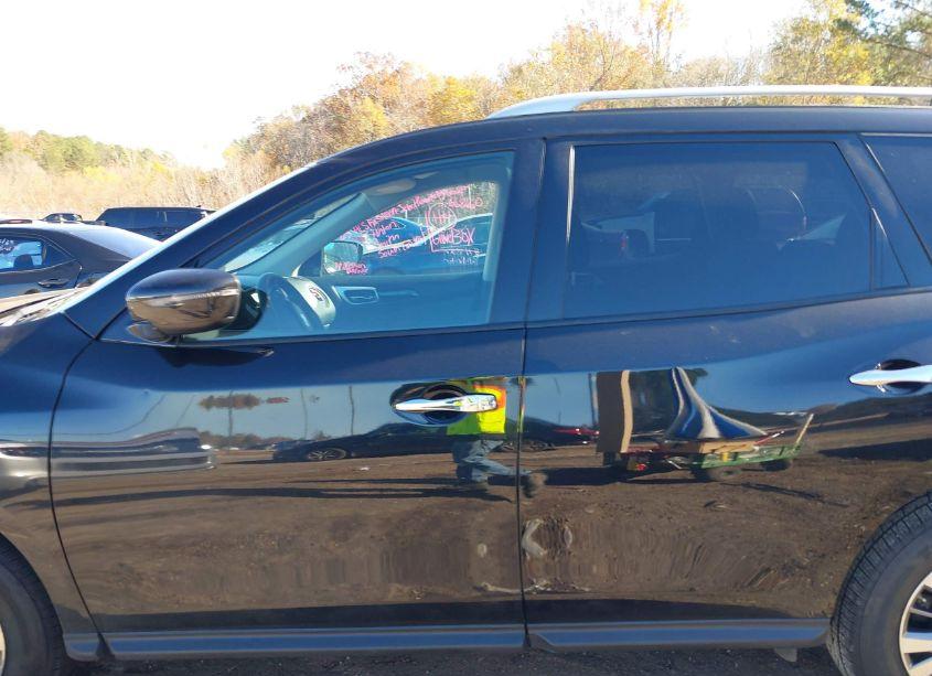 Photo 14 of 2018 Nissan Pathfinder S (VIN 5N1DR2MMXJC668660)