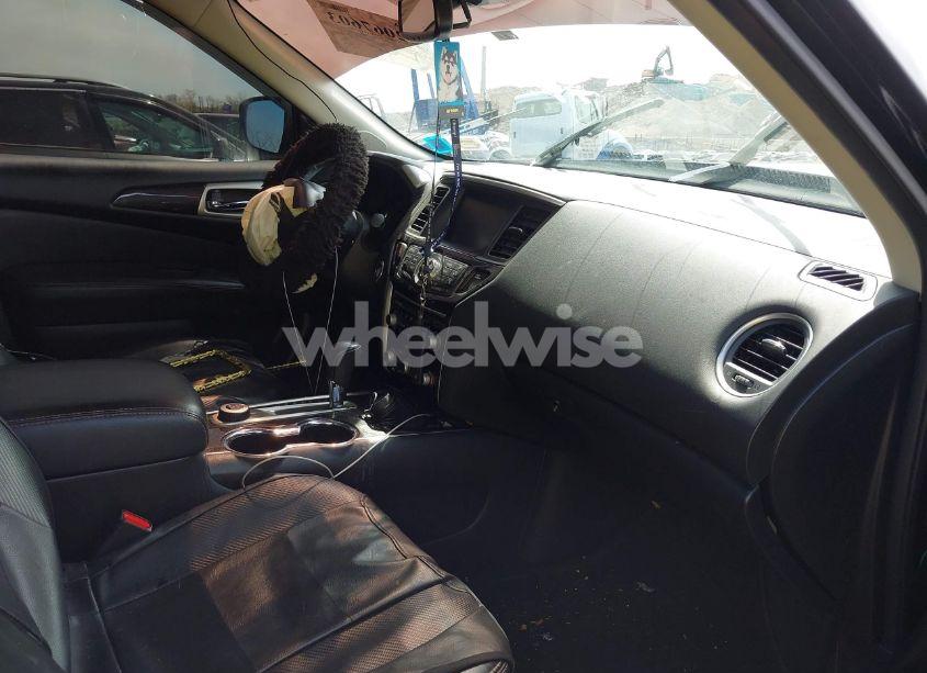 Photo 5 of 2019 Nissan Pathfinder SL (VIN 5N1DR2MMXKC617838)