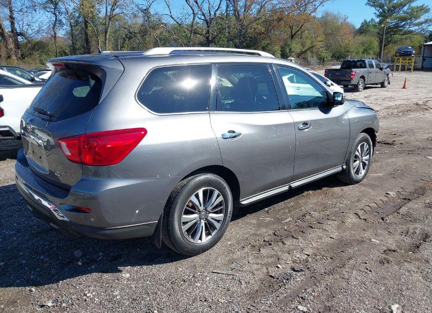 Photo 4 of 2017 Nissan Pathfinder SV (VIN 5N1DR2MN0HC631488)