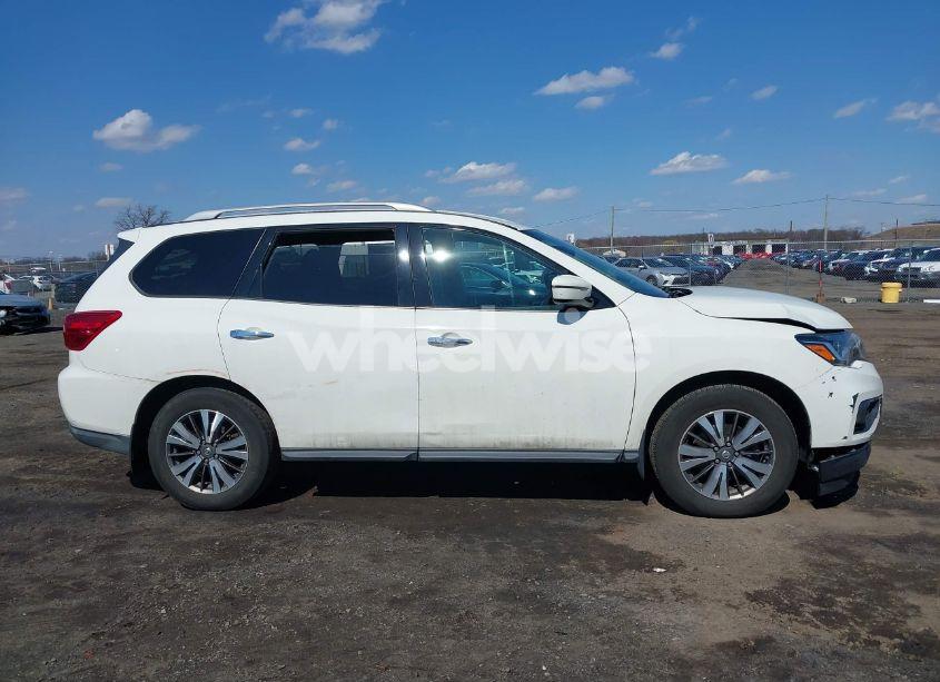 Photo 13 of 2017 Nissan Pathfinder SV (VIN 5N1DR2MN0HC648159)