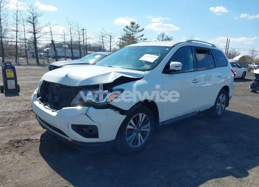 Photo 2 of 2017 Nissan Pathfinder SV (VIN 5N1DR2MN0HC648159)