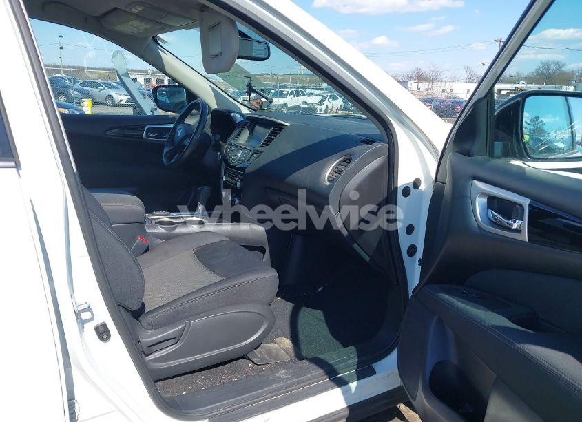 Photo 5 of 2017 Nissan Pathfinder SV (VIN 5N1DR2MN0HC648159)