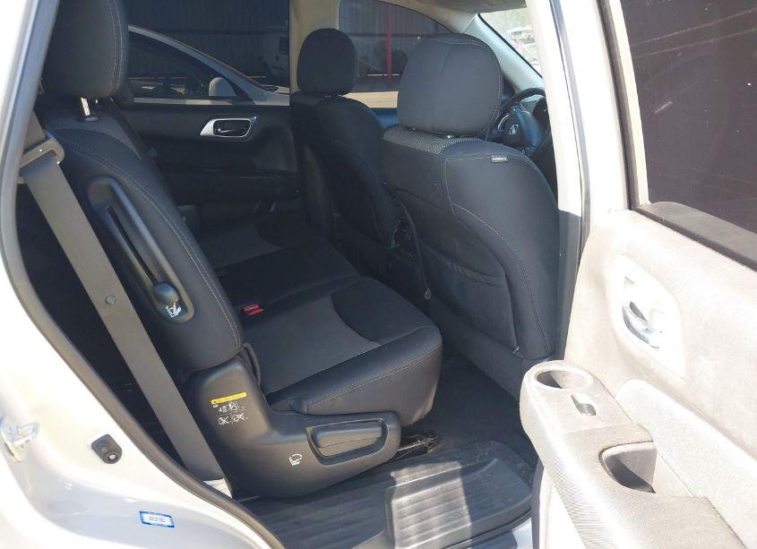 Photo 8 of 2017 Nissan Pathfinder SV (VIN 5N1DR2MN0HC698026)