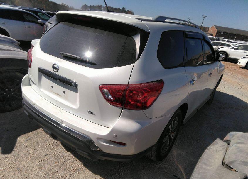 Photo 4 of 2018 Nissan Pathfinder SL (VIN 5N1DR2MN0JC605687)