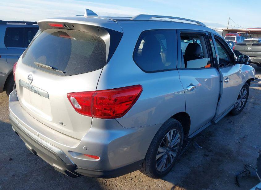 Photo 4 of 2019 Nissan Pathfinder SL (VIN 5N1DR2MN0KC643163)