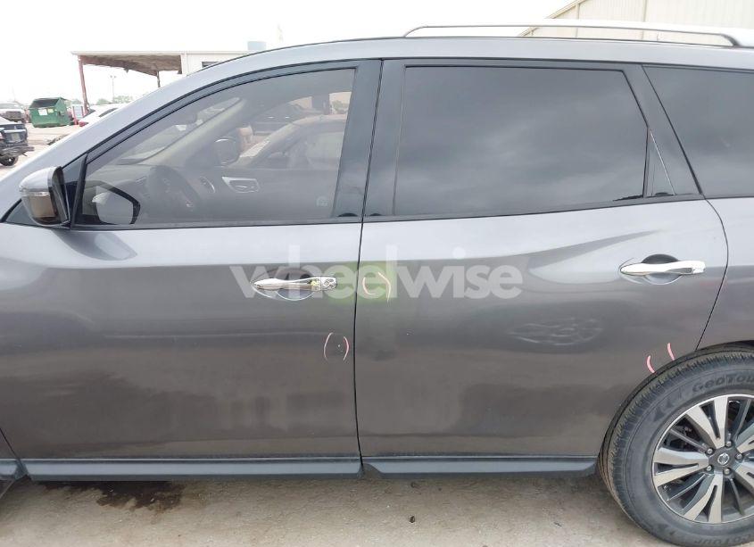 Photo 15 of 2017 Nissan Pathfinder SV (VIN 5N1DR2MN1HC619365)