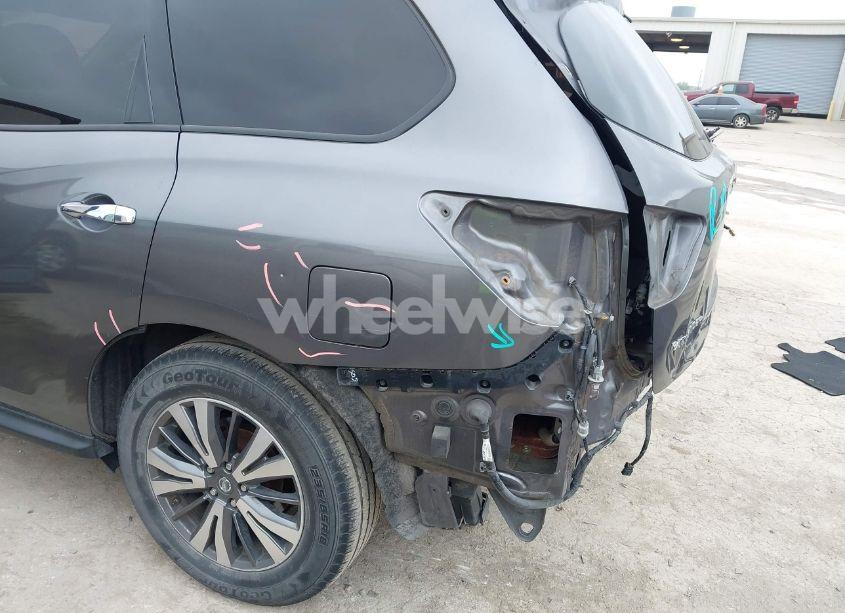 Photo 6 of 2017 Nissan Pathfinder SV (VIN 5N1DR2MN1HC619365)