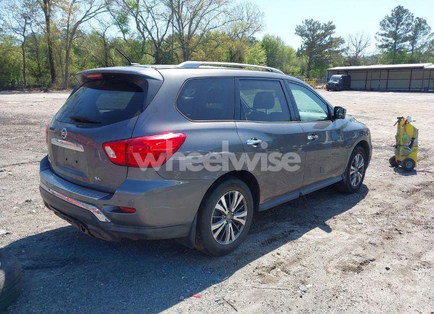 Photo 4 of 2017 Nissan Pathfinder SL (VIN 5N1DR2MN1HC620676)