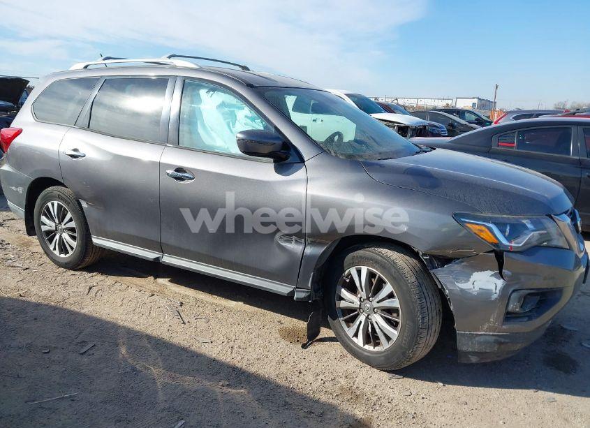 2017 Nissan Pathfinder (VIN 5N1DR2MN1HC621133) main photo